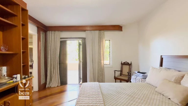 Imagem Sobrado com 4 Quartos, 1 Suíte, área Gourmet, ACEITA IMÓVEL DE MENOR VALOR, à venda, 265 m² por R$ 1.100.000 - Guabirotuba - Curitiba/PR