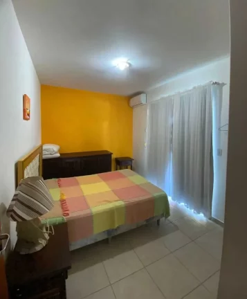 Imagem Casa com 4 dormitórios sendo 3 suítes e 4 vagas de garagem, a 200m do mar em Bombinhas/SC