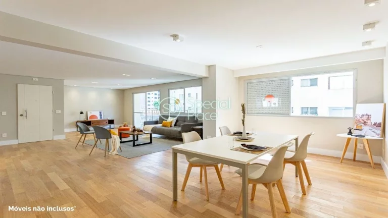 Imagem Em Moema, ao lado da estação de metrô de mesmo nome e a uma curta caminhada do Parque Ibirapuera,...