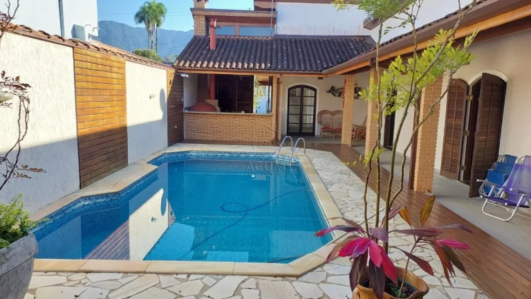 Imagem Casa a venda em condomínio no Horto com 4 suítes