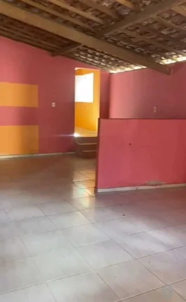 Imagem Casa de esquina, no centro de de Mar Vermelho, 51m2, 2/4, com garagem