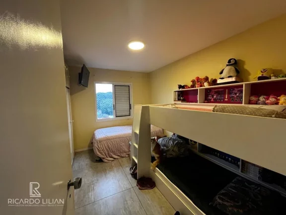 Imagem Apartamento com 2 dormitórios sendo uma suíte, 70m² de area util e uma vaga de garagem coberta.