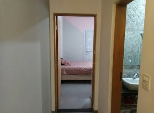 Imagem Sobrado espaçoso, recém-reformado, pronto para morar!