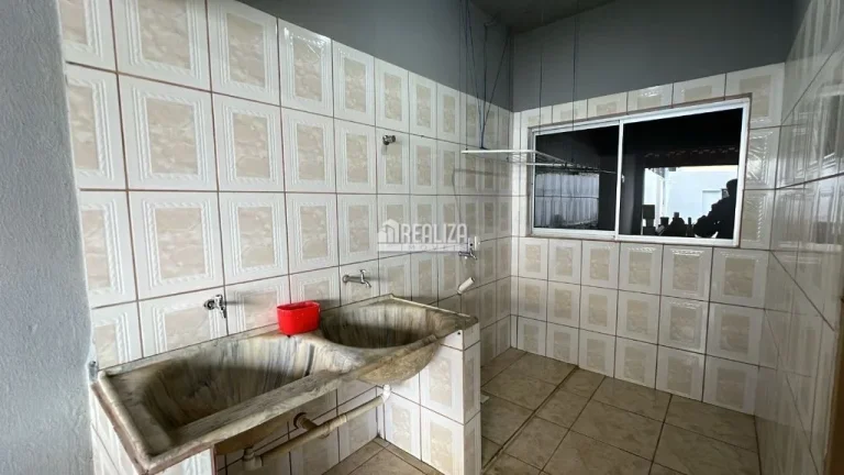 Imagem Casa para alugar no bairro Cidade Nova, Uberaba - 2 dormitórios, 1 suíte, 4 garagens