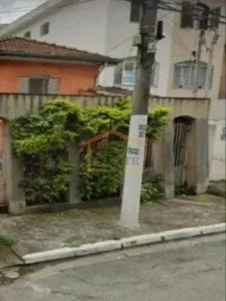 Imagem Ótimo terreno com 2 casas:

Casa da frente: 1 dormitório, sala, cozinha, banheiro e área de servi...
