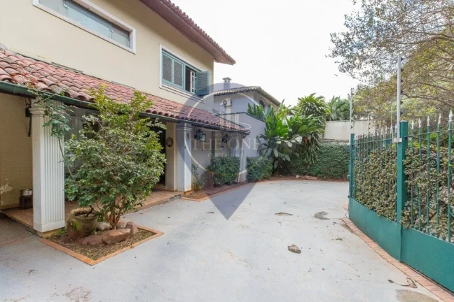 Imagem Casa à venda em Alto de Pinheiros, São Paulo-SP: 4 quartos, 2 suítes, 2 salas, 6 banheiros, 6 vagas, 198m². Venha Conferir!