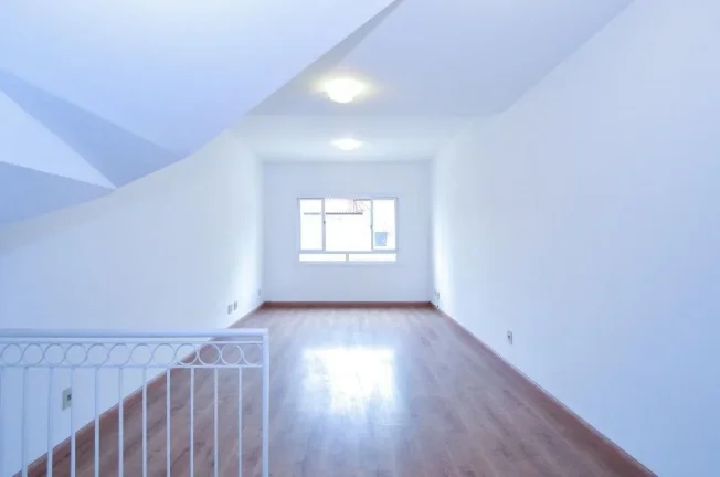 Imagem Casa de condomínio com 128 metros quadrados com living para 2 ambientes / Jardim Ester Yolanda