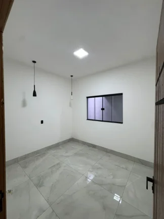 Imagem Casa para Venda em Senador Canedo, Residencial Flor do Ipê I, 2 dormitórios, 1 suíte, 2 banheiros, 2 vagas