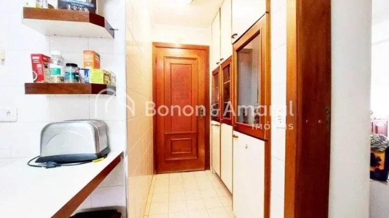 Imagem Apartamento amplo, em ótima localização!
Conta com 3 quartos com armários, 1 suíte, living para...
