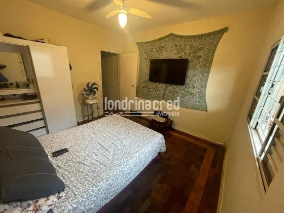 Imagem Casa na região central de Londrina, ideal para moradia, comércio ou investimento, com 390m² de terreno, 280m² construídos, 3 quartos, suíte e 2 vagas.