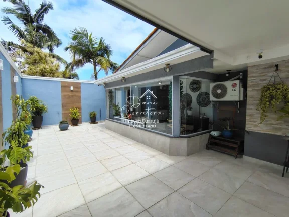 Imagem Imperdível: Casa à venda em Guarujá-SP, Guaiúba! Bem próxima ao Tombo com 3 quartos, 1 suíte, 2 salas, 6 vagas e 300m² de área.