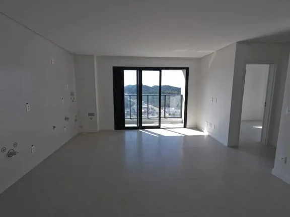 Imagem Apartamento com 2 dormitórios sendo 1 suíte e 2 vagas de garagem na Praia Brava/SC