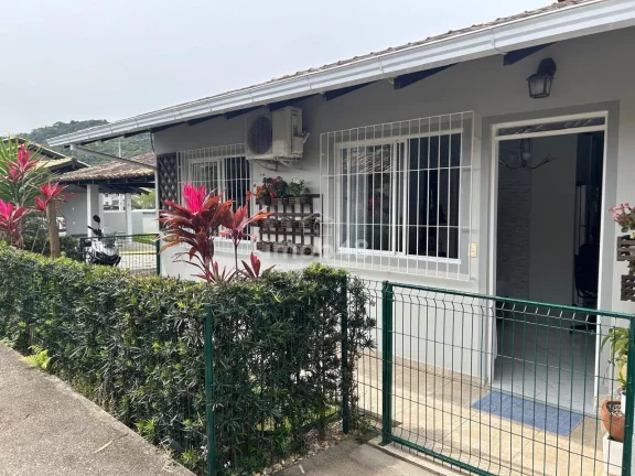 Imagem Casa em Forquilhinhas - 2 Dormitórios, 72m² por R$350.000