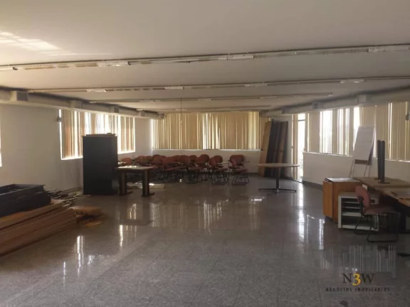 Imagem Prédio comercial para locação na Rua Pio XI São Paulo SP com 942m², 3 pavimentos e 12 vagas de garagem