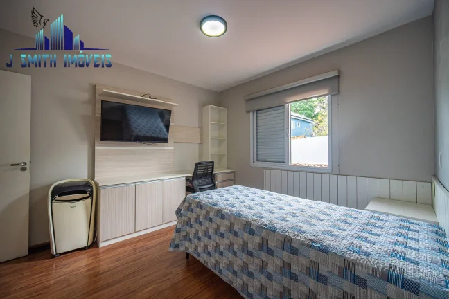 Imagem LINDA CASA COM CORREDOR LATERAL, 3 VAGAS, 3 DORMS, 1 SUÍTE. QUINTAL