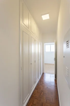 Imagem Apartamento 285M² Reformado, 4Q, 1 Suíte, Sala para 2 Ambientes, 2 Banheiros, 1 Vaga, Banheira, Piscina, Split.