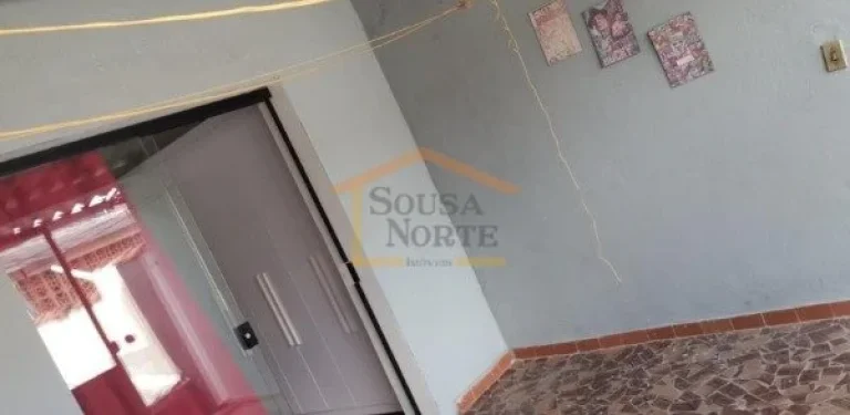 Imagem Sobrado com 250 m² de área útil, dispõe de 2 dormitórios com varanda, 1 banheiro, sala de estar...