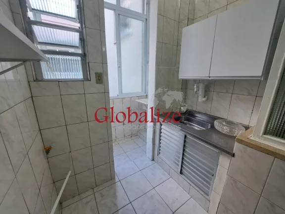 Imagem Apartamento à venda com 55m², 2 quartos, elevador, vaga, 1 quadra da praia por R$427.000,00 no Boqueirão em Santos