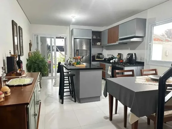 Imagem Casa com 3 dormitórios sendo 1 suíte e 2 vagas de garagem - Bairro Campeche, Florianópolis/SC