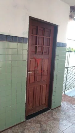 Imagem Casa solta com 3 Quartos, terraço , garagem para 3 Carros , no Bairro do Cristo Redentor