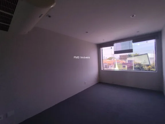 Imagem Locação de Prédio Comercial no Alto da Lapa: 12 Salas, 4 Banheiros, 3 Vagas de Garagem, 300m² de Área