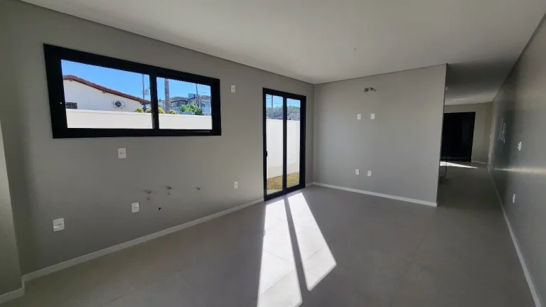 Imagem Casa / Sobrado para Venda em Florianópolis / SC no bairro Ingleses do Rio Vermelho