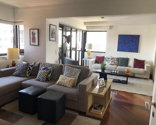 Imagem Apartamento na Rua Capote Valente com 3 suítes e 4 vagas, 192m²