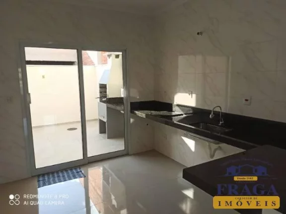 Imagem CASA EM CONDOMÍNIO C/ 104 M² / 03 QUARTOS SENDO 01 SUÍTE / 03 VAGAS