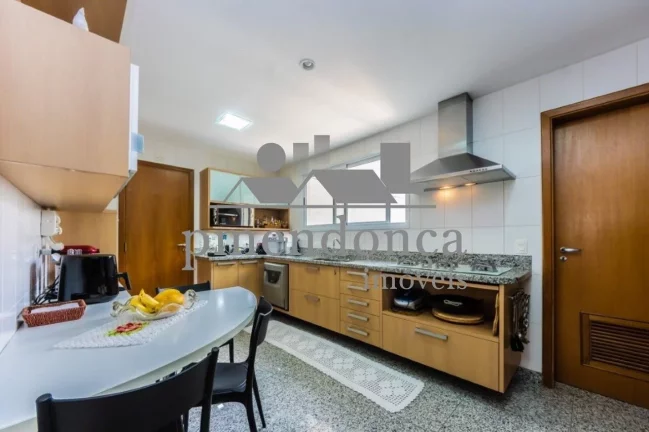 Imagem Apartamento à venda em Perdizes com 3 suítes e 3 vagas com 154m2