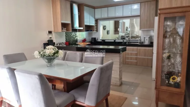 Imagem Casa à venda no bairro Dom Eduardo II, Uberaba: 3 dormitórios, piscina aquecida e móveis planejados!