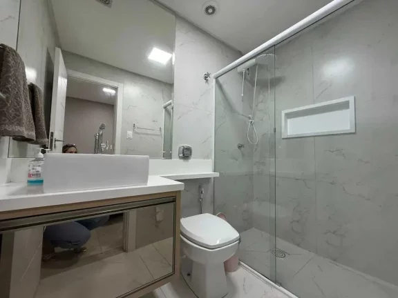 Imagem Apartamento reformado de 3 dormitórios sendo 2 suítes e 1 vaga - Balneário Camboriú/SC