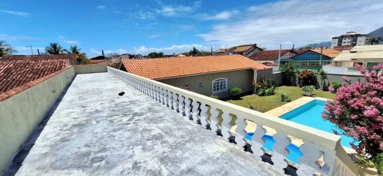 Imagem CASA LADO LINHA COM PISCINA EM DOIS LOTES