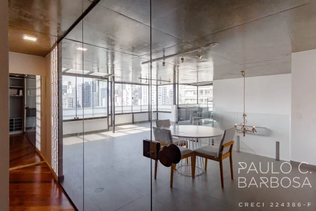 Imagem Pinheiros Cobertura com 3 dormitórios ( 2 Suítes) - 3 Vagas - 240m²