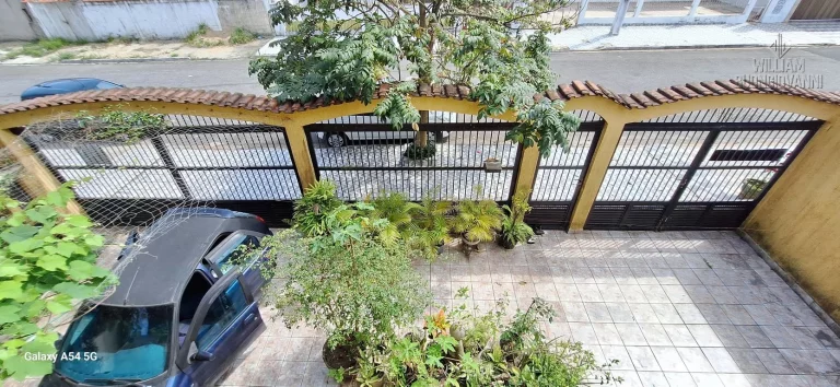 Imagem Sobrado no Caiçara - Área Nobre com 3 dormitórios e a poucos metros da praia!
