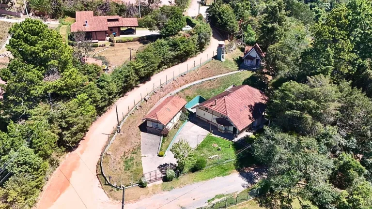 Imagem Três casas, um grande jardim e a liberdade de viver a serra no seu próprio ritmo