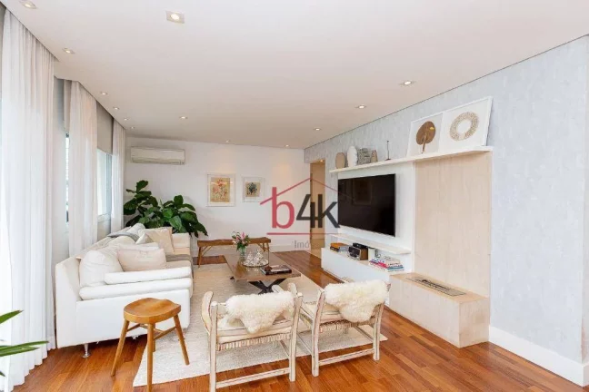 Imagem Apartamento à Venda Reformado de 171m² na Av. Washington Luíz - Alto da Boa Vista.