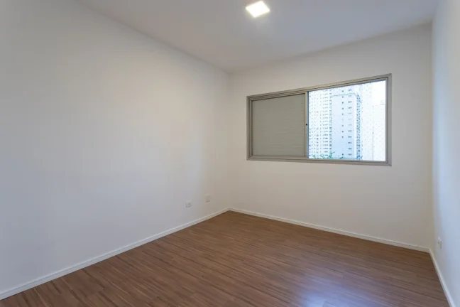 Imagem Apartamento 113M², 3Q, 1 Suíte, 2 Banheiros, 2 Vagas, Varanda, Salão de Festas, Playground, Fechadura Eletrônica, Banheiro de Serviço.