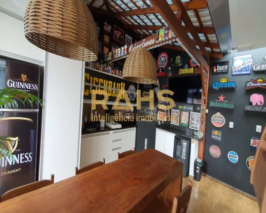 Imagem Lindíssima casa no Bairro Petrópolis. Imóvel possui uma suíte, mais dois dormitórios, sala de e...