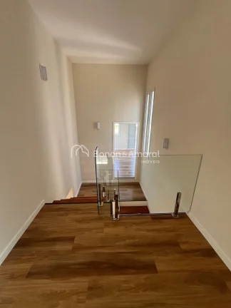 Imagem Apresentamos esta magnífica casa assobradada localizada no exclusivo Condomínio Porto Seguro Villa...