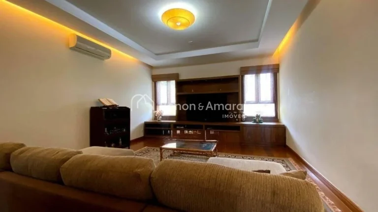 Imagem Casa fantástica e totalmente mobilada no Alphaville Campinas. Possui uma sala de estar elegante, id...