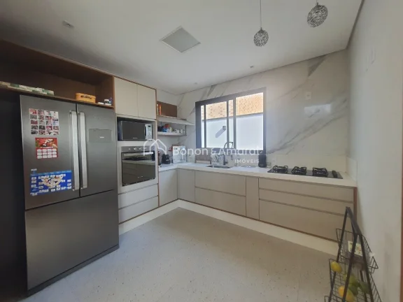 Imagem Casa Térrea à Venda com 3 Suítes - Condomínio Terras do Cancioneiro, Paulínia/SP - 242 m²

Exc...