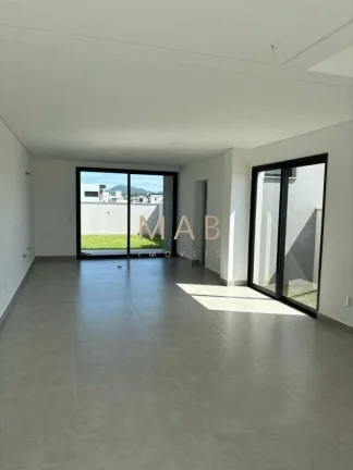 Imagem Imperdível oportunidade: Casa à venda em Florianópolis-SC, no Campeche, com 3 quartos, 1 suíte e 157m² de área.