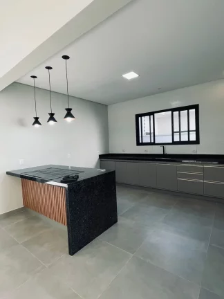 Imagem Casa com 3 quartos, sendo 01 suíte, 154 m², à venda por R$ 700.000