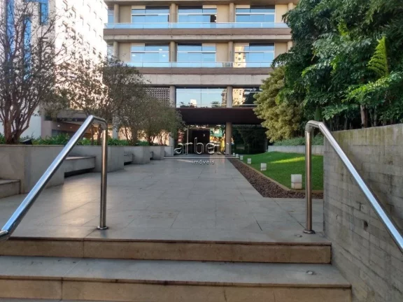 Imagem Sala com 43 metros quadrados com 2 pontos para ar-condicionado, 1 banheiro, janelas amplas, piso de ...