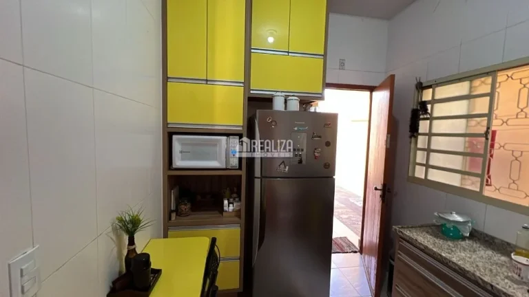 Imagem Casa à venda no bairro Jardim Espanha, Uberaba - 3 dormitórios, 2 banheiros e área de lazer!