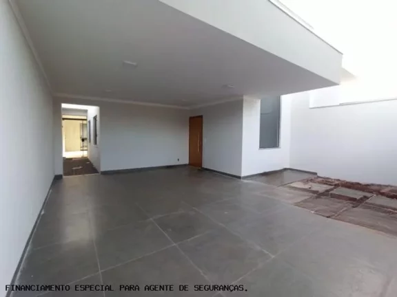 Imagem Casa para Venda em Maringá, Parque Avenida, 2 dormitórios, 1 suíte, 2 banheiros, 1 vaga