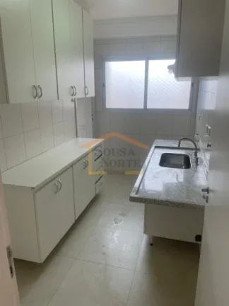 Imagem Apartamento 45m², 1 suíte, sala 2 ambientes, sacada, armários na cozinha e banheiro, área de ser...