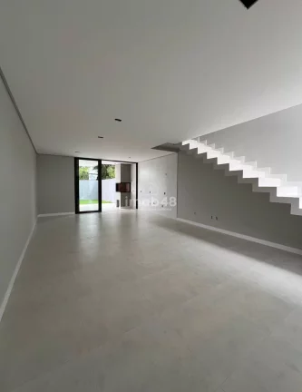 Imagem Sobrado à Venda em Sertão do Maruim - 3 Dormitórios, R$620k