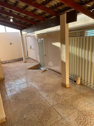 Imagem Casa com 3 dormitórios à venda, 159 m² por R$ 300.000,00 - Setor Primavera - Araporã/MG