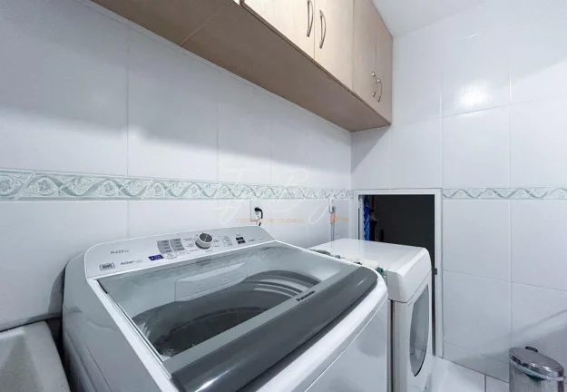 Imagem Sobrado de 3 Quartos à Venda em Condomínio Fechado em Campo Largo - Aparecida